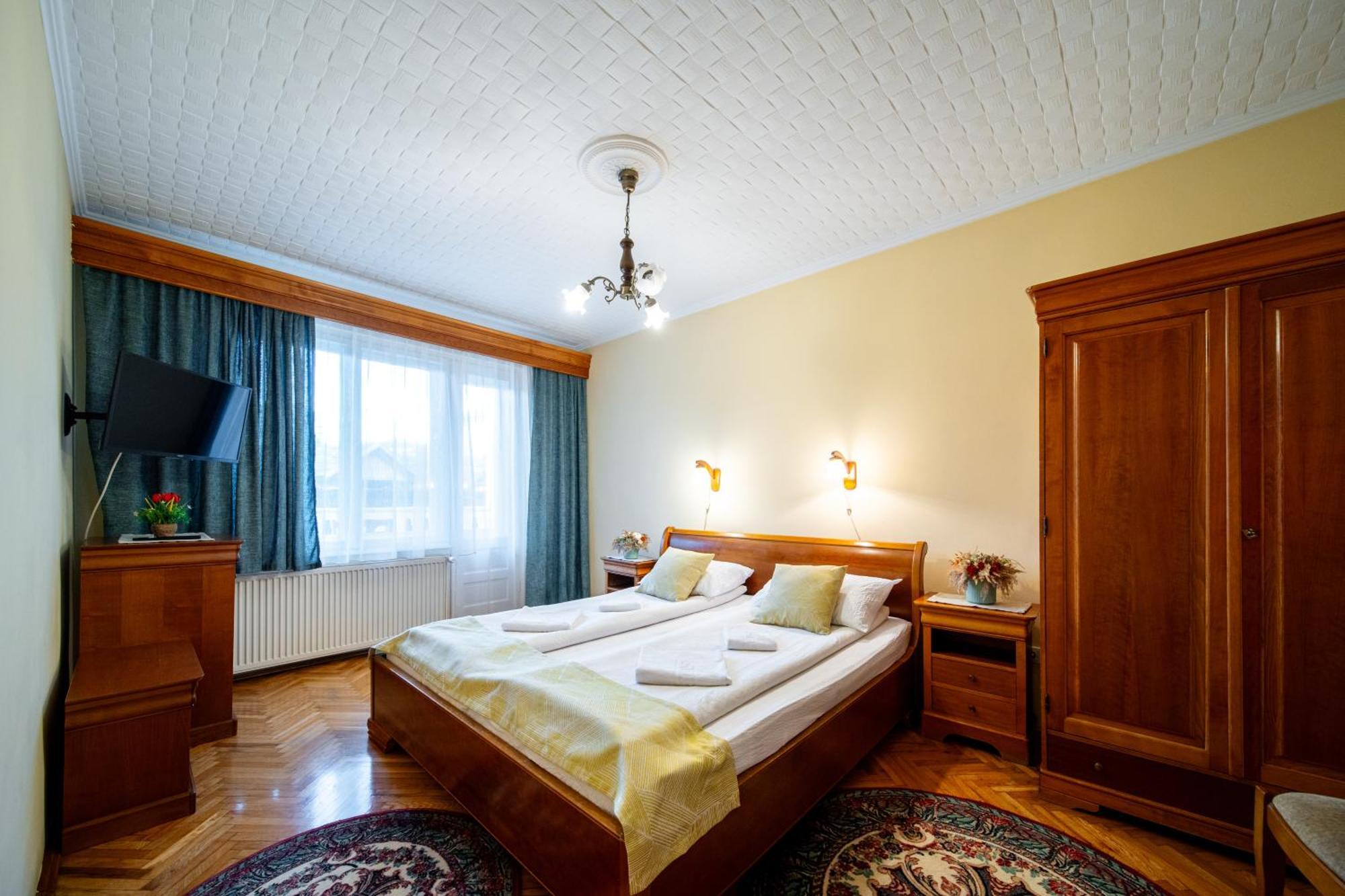 Lilla Panzio Hotel Odorheiu Secuiesc Eksteriør billede