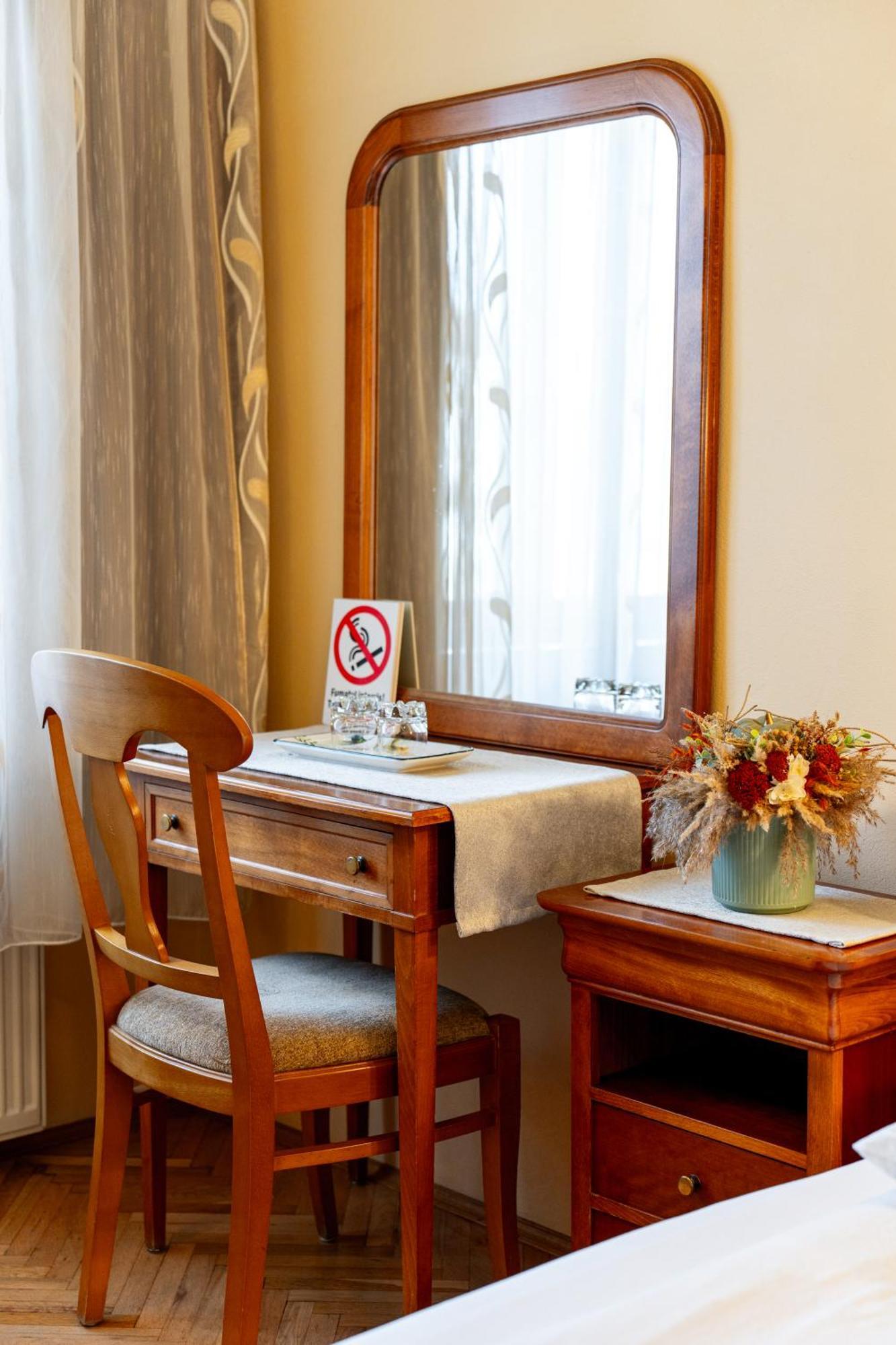 Lilla Panzio Hotel Odorheiu Secuiesc Eksteriør billede